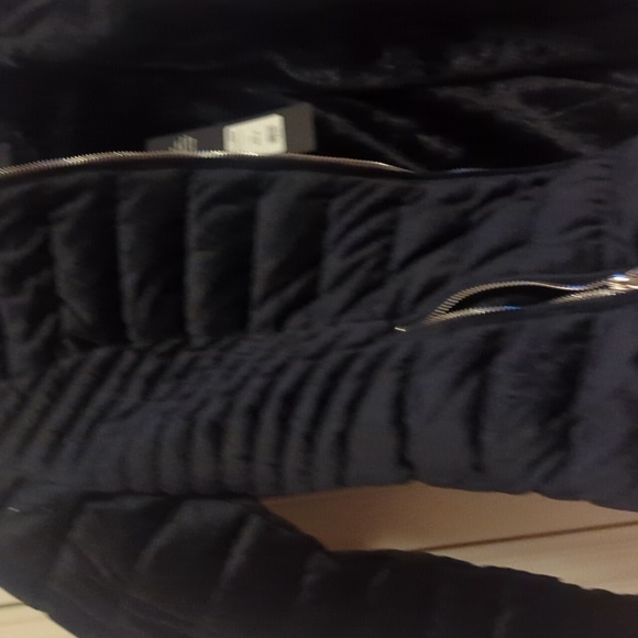 Gorgeous Jacket !! Velvet texture on outside Faux fur on Inside !!! New 🆕 - Picture 3 of 8